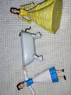 Vintage 1992 Disney Belle Beauty & The Beast Vinyl Bendi Figures With Bathtub